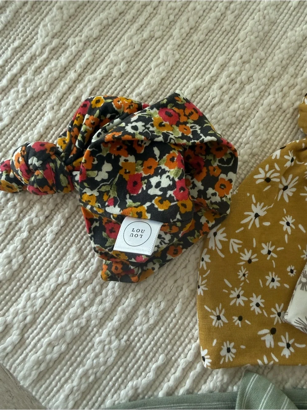 Lou Lou & Company Newborn Hat/Bow set